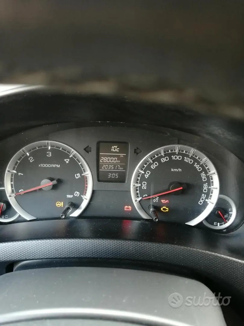 Suzuki Swift 2012 photo 4