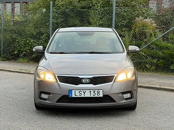 Kia Ceed 2012 photo 3