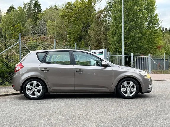 Kia Ceed 2012 photo 5