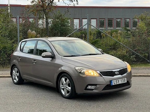 Kia Ceed 2012 photo 4