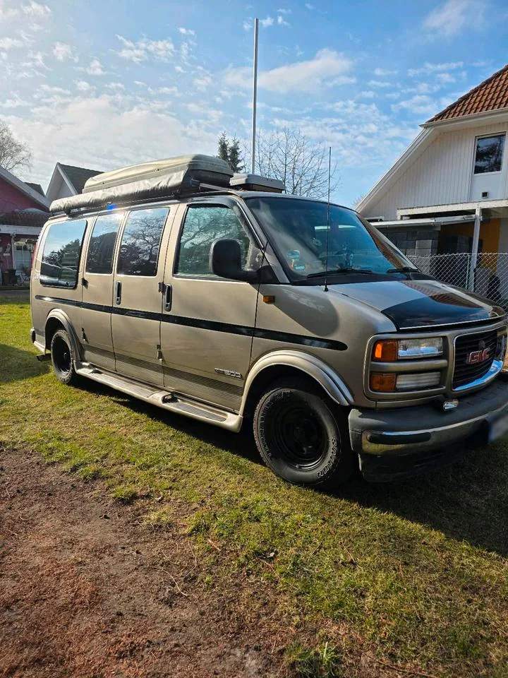 GMC Savana