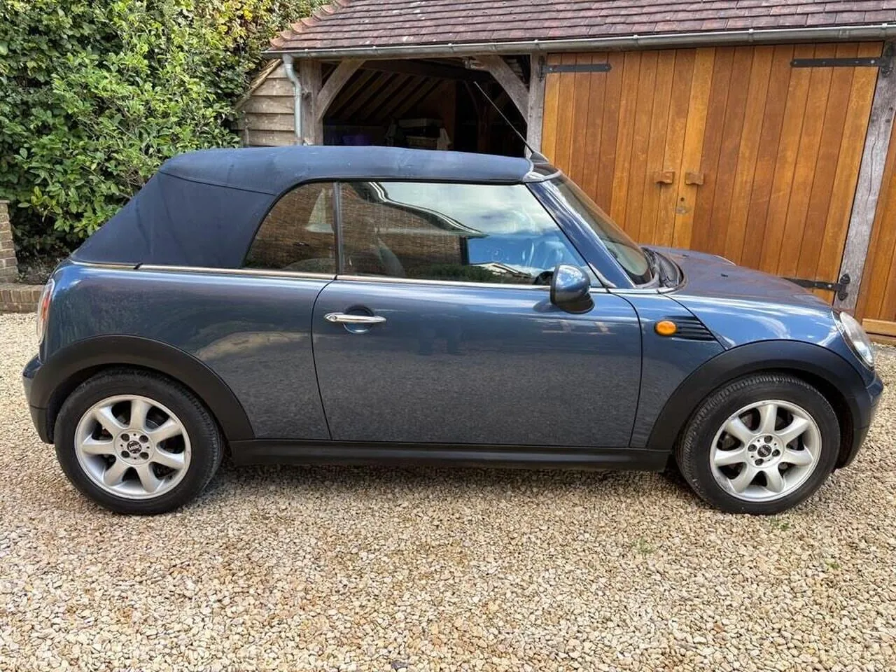 Mini Convertible 2010 photo 2