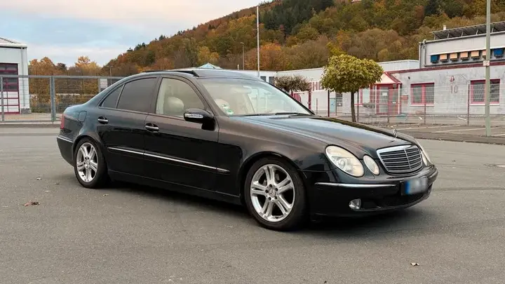 Mercedes-Benz W211