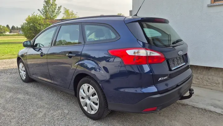 Ford Focus Traveller 2012 photo 3