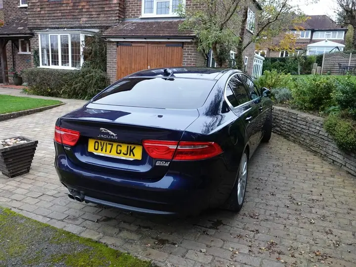 Jaguar Xe 2017 photo 5