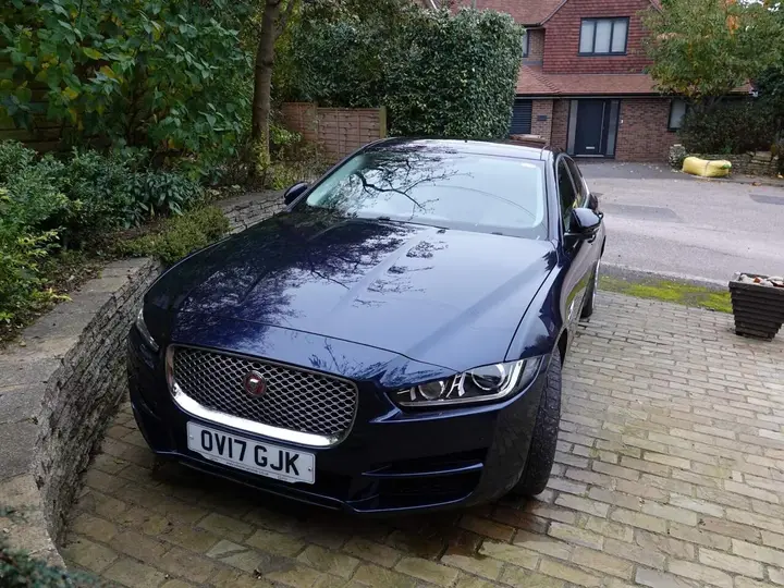 Jaguar Xe 2017 photo 3