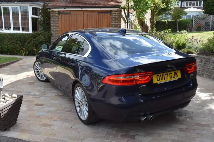 Jaguar Xe 2017 photo 4