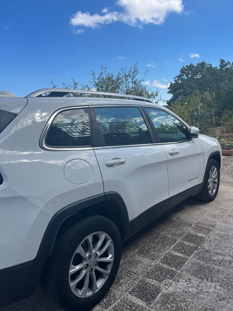 Jeep Cherokee 2020 photo 2