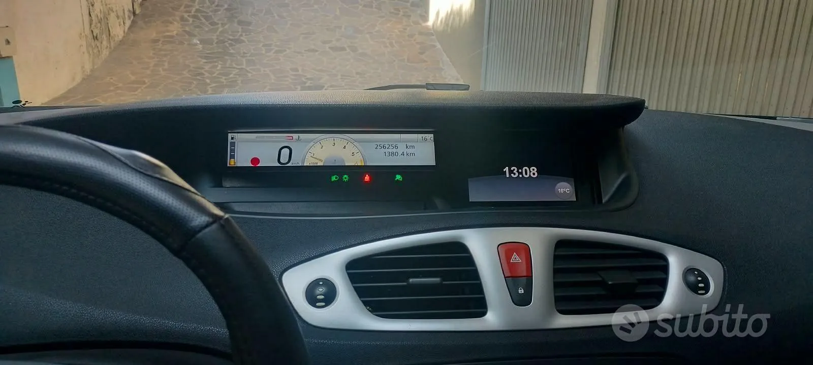 Renault Scenic 2010 photo 3