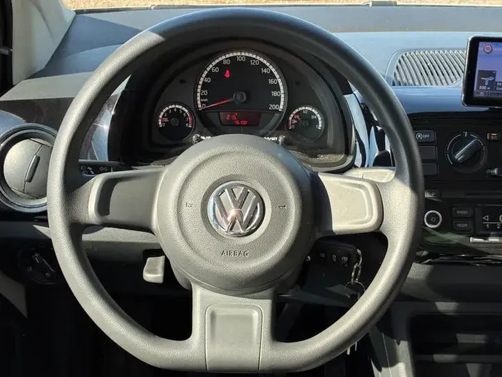 Volkswagen Up 2014 photo 2