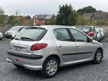 Peugeot 206 2008 photo 3