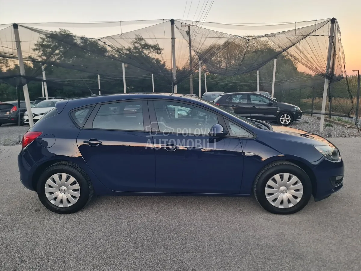Opel Astra J 2014 photo 5