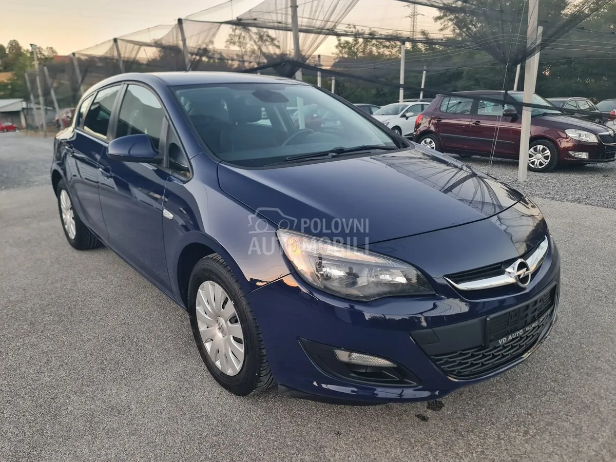 Opel Astra J 2014 photo 4
