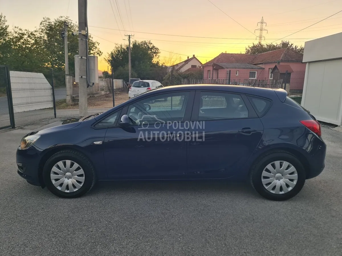 Opel Astra J 2014 photo 2