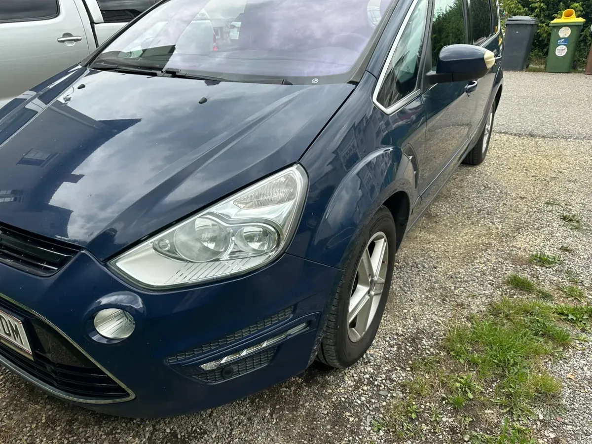 Ford S-Max 2011 photo 2