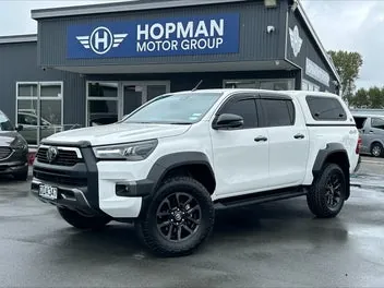 Toyota Hilux 2023 photo 2
