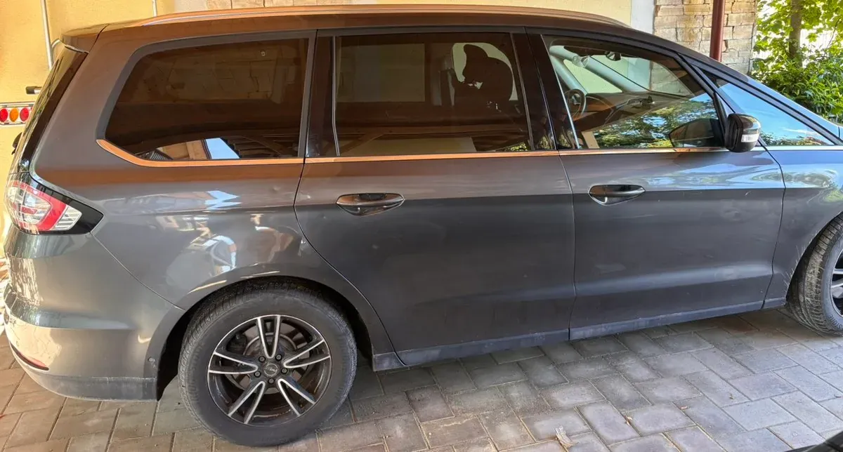 Ford Galaxy 2016 photo 2