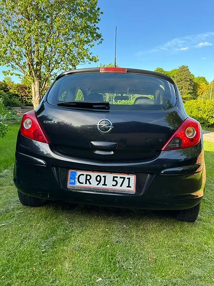 Opel Corsa 2011 photo 2
