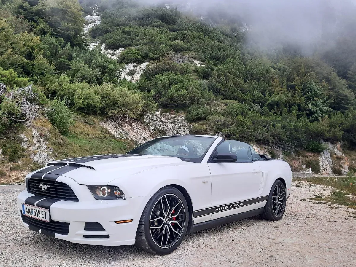 Ford Mustang 2012 photo 2