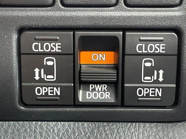 Toyota Esquaise 2016 photo 3