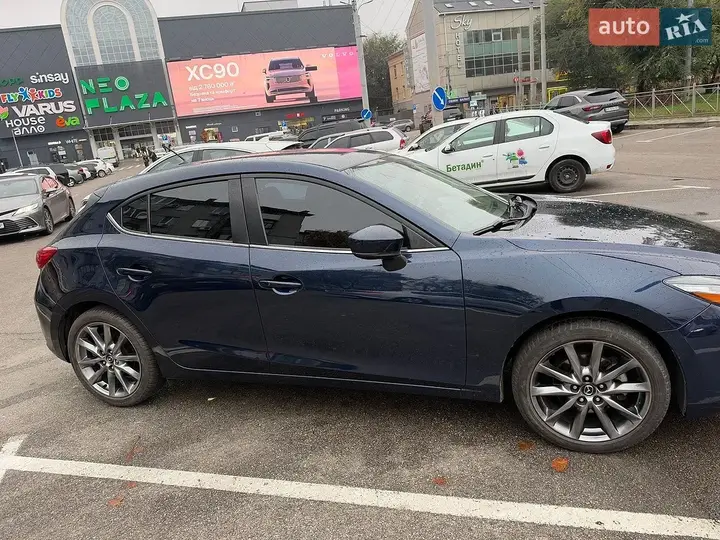 Mazda 3 2018 photo 2