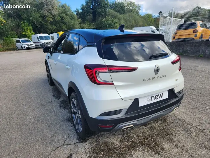 Renault Captur 2023 photo 2