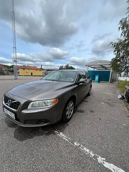 Volvo V70 2010 photo 2