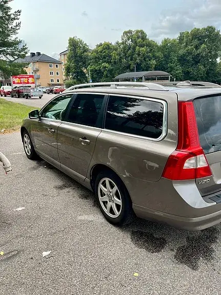 Volvo V70 2010 photo 3
