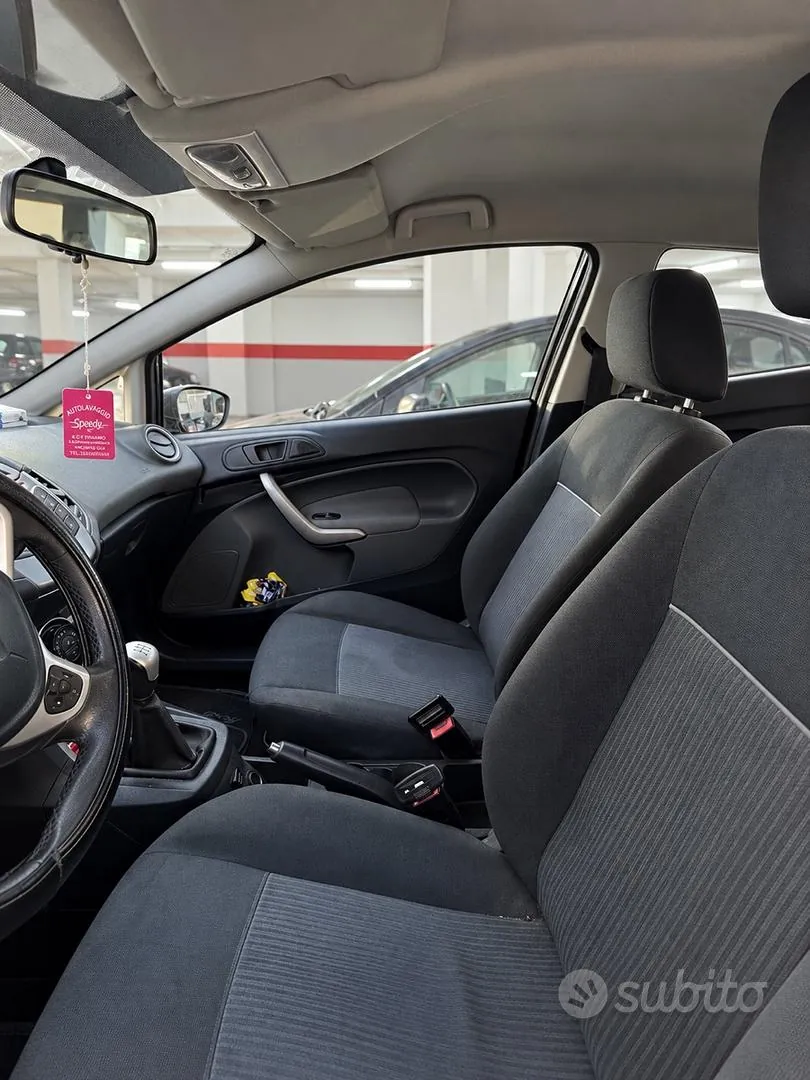 Ford Fiesta 2010 photo 3