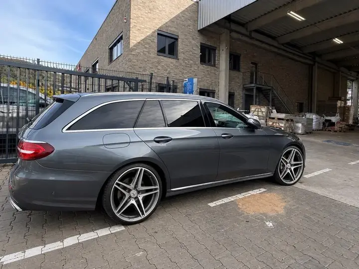 Mercedes-Benz E 220
