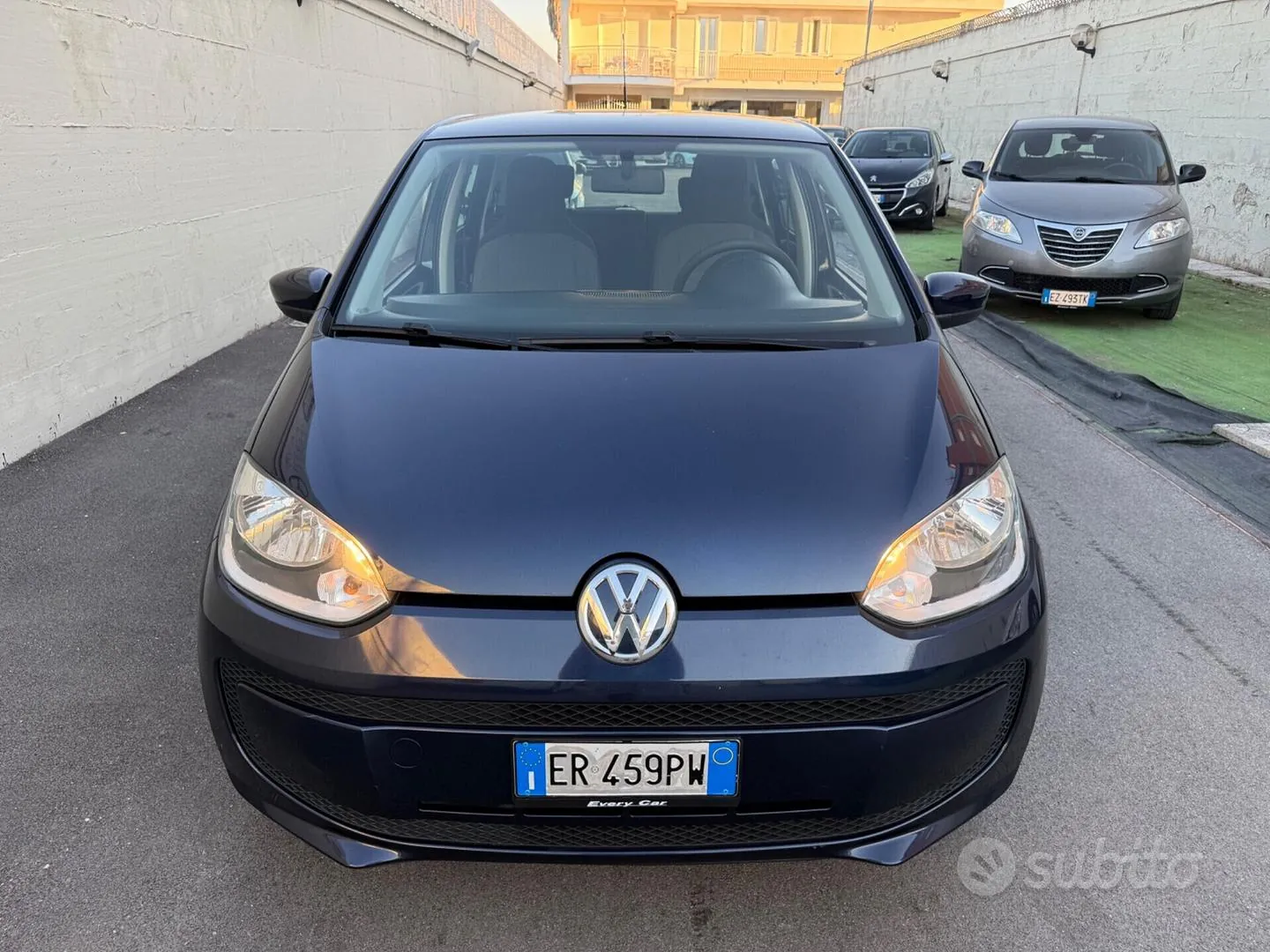 Volkswagen Up 2013 photo 2