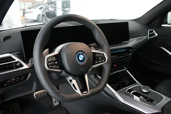 BMW 330E 2025 photo 5
