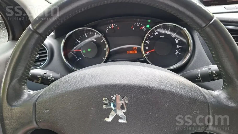 Peugeot 5008 2012 photo 2