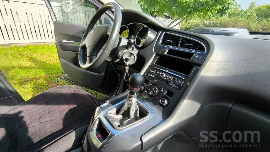 Peugeot 5008 2012 photo 3