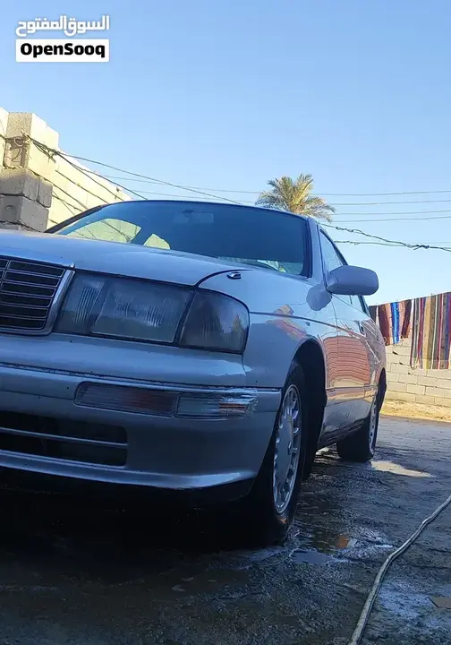 Toyota Crown 2000 photo 2