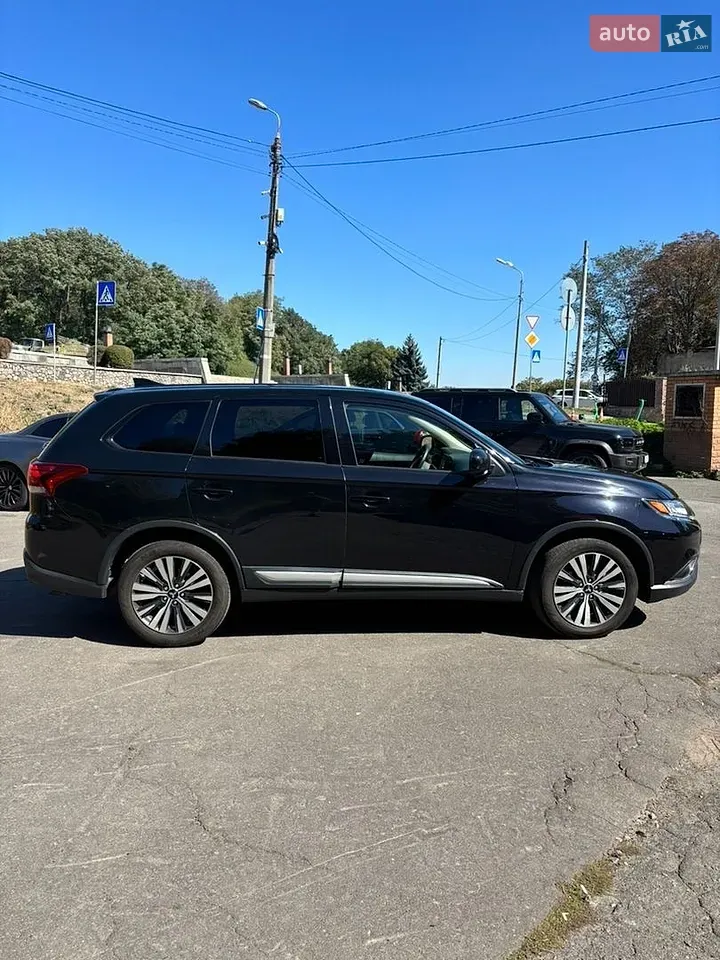 Mitsubishi Outlander 2018 photo 5