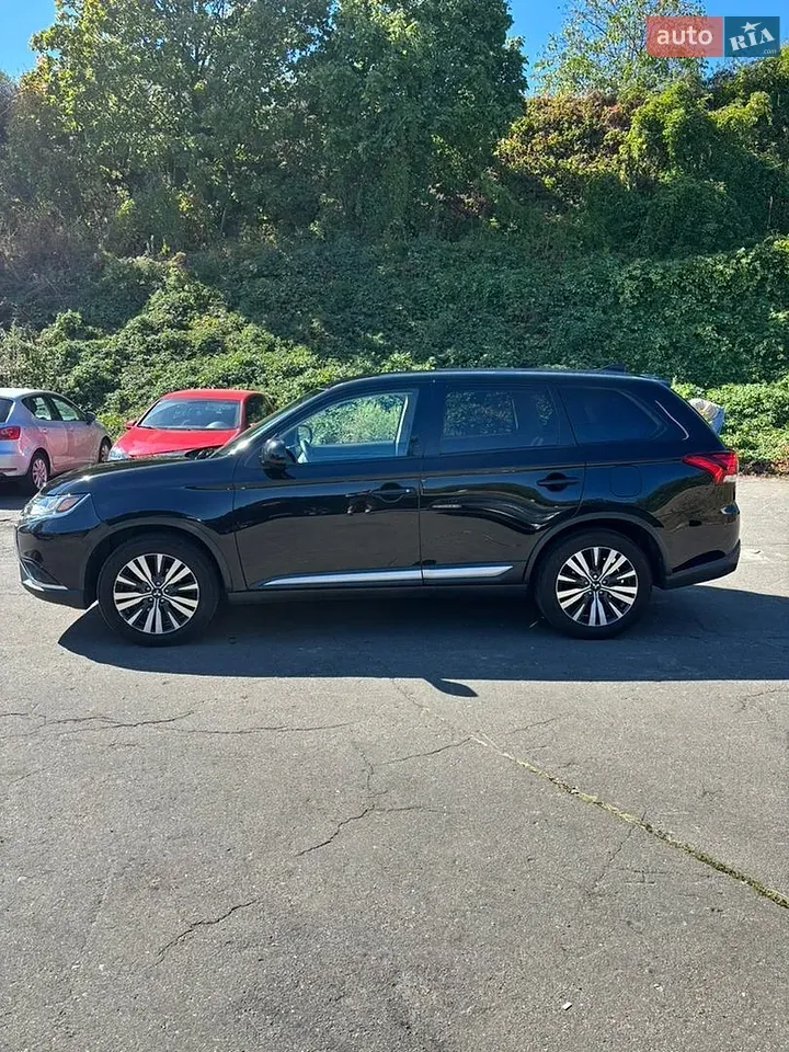 Mitsubishi Outlander 2018 photo 3