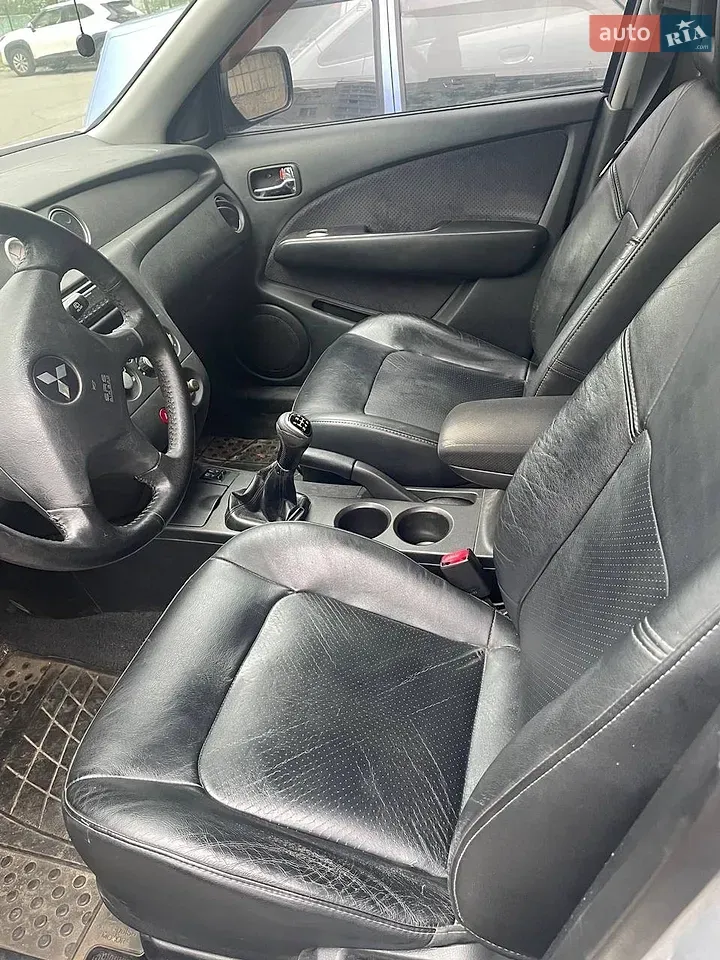Mitsubishi Outlander 2004 photo 5