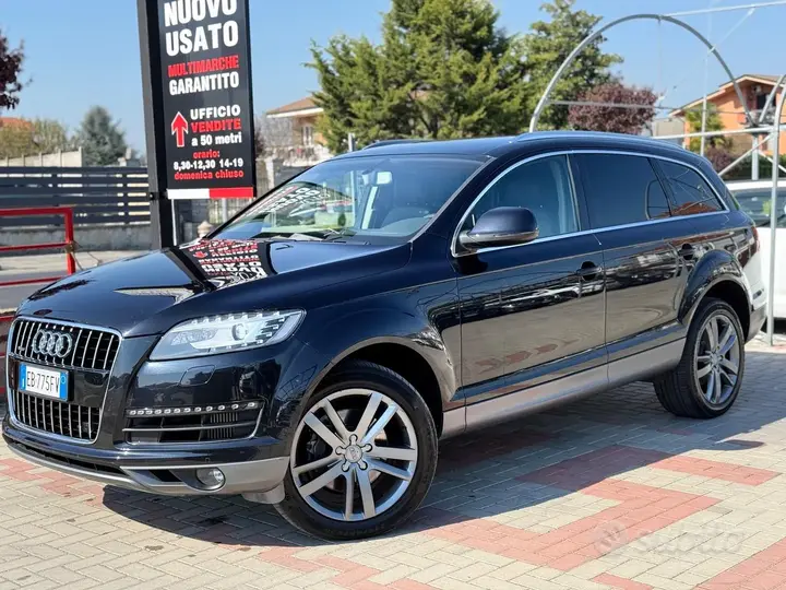 Audi Q7 2010 photo 2