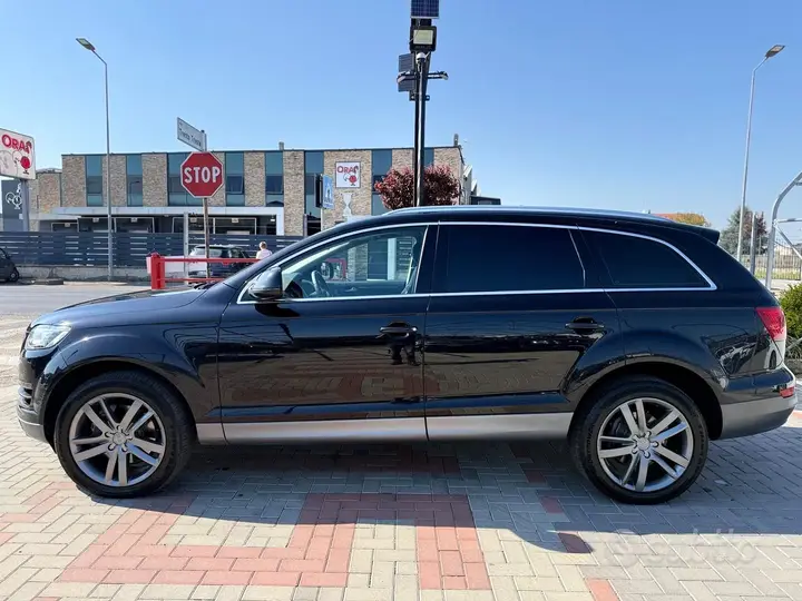 Audi Q7 2010 photo 4