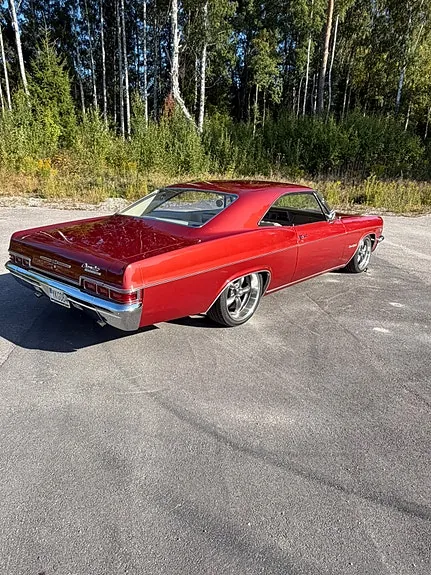 Chevrolet Impala 1966 photo 3