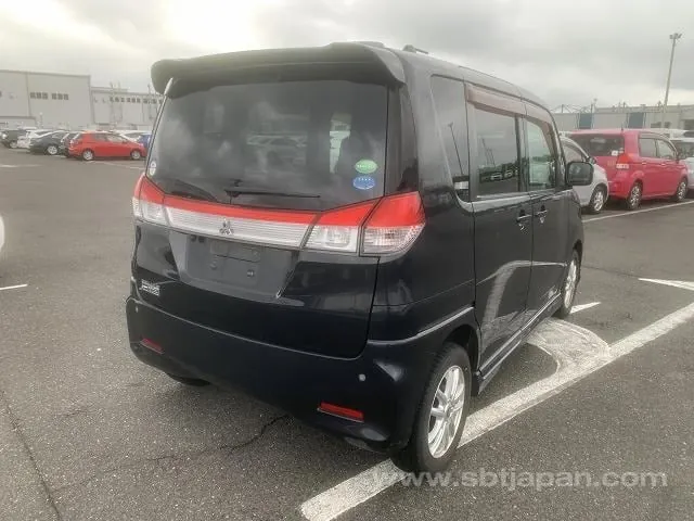 Mitsubishi Delica 2014 photo 4