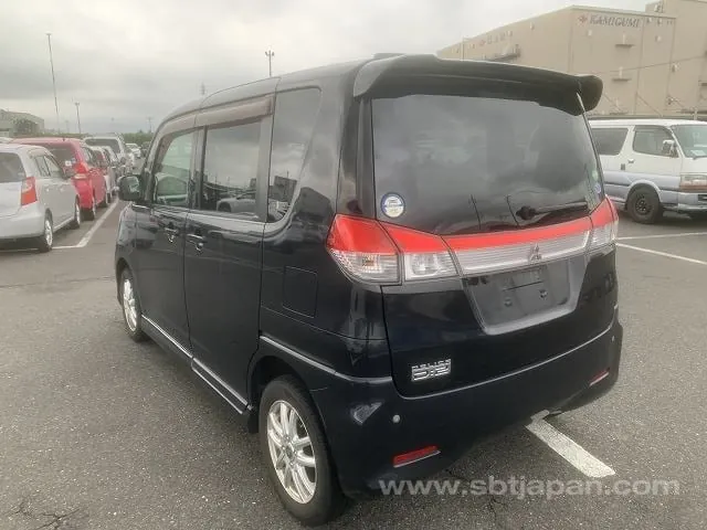 Mitsubishi Delica 2014 photo 3