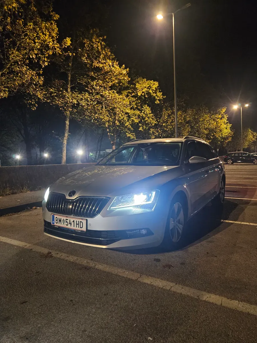 Skoda Superb 2019 photo 2