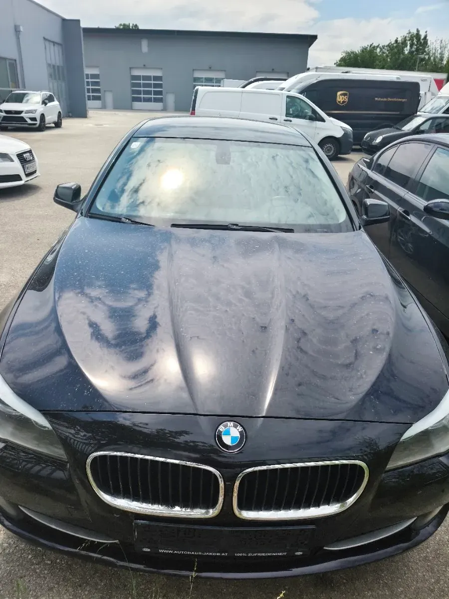 BMW 5 Series 2011 photo 2