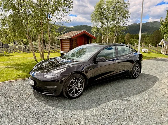 Tesla Model 3 2022 photo 2