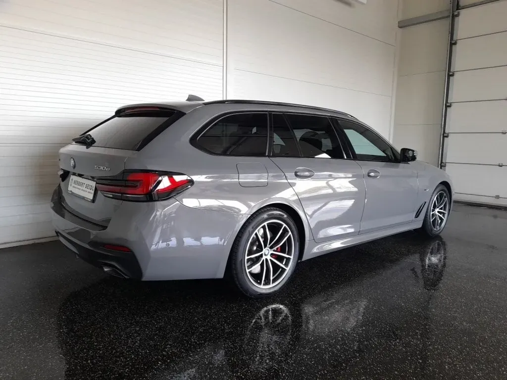 BMW 5 Series 2022 photo 2
