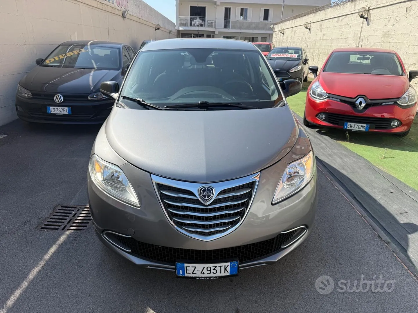 Lancia Ypsilon 2015 photo 2