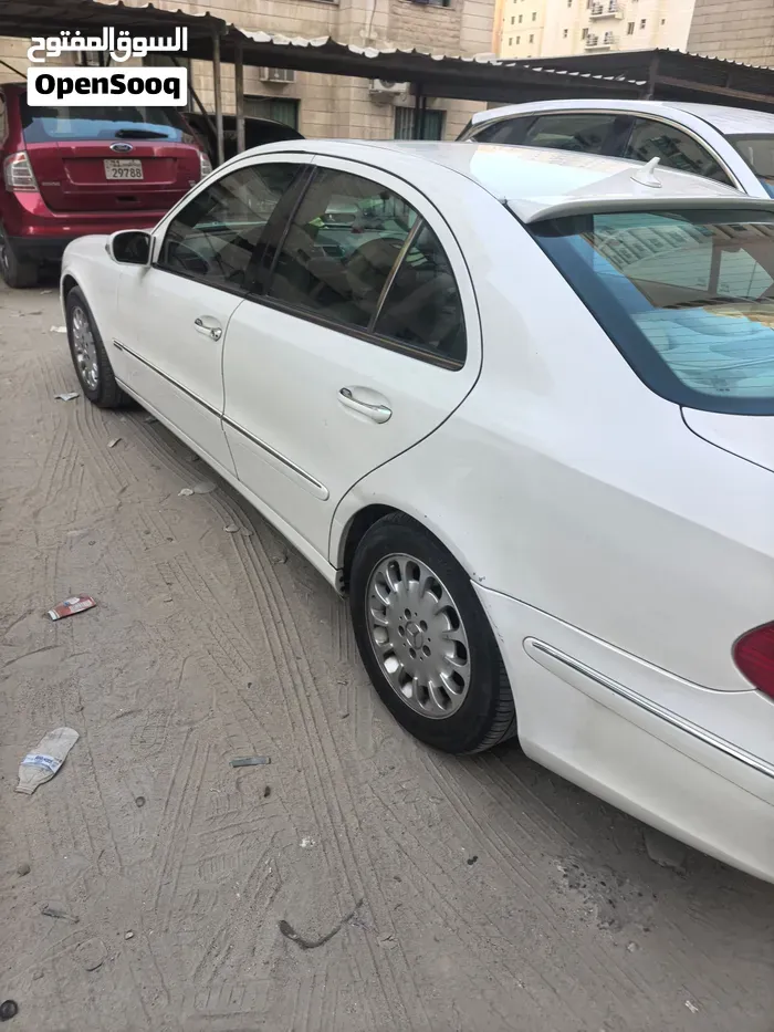 Mercedes-Benz E 200 2005 photo 4
