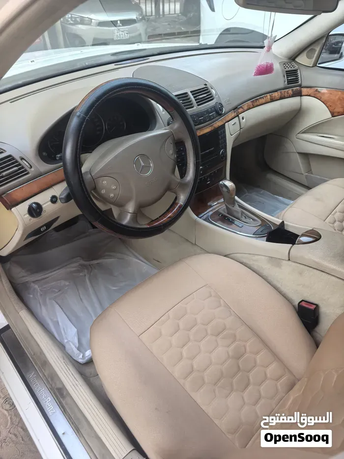 Mercedes-Benz E 200 2005 photo 3